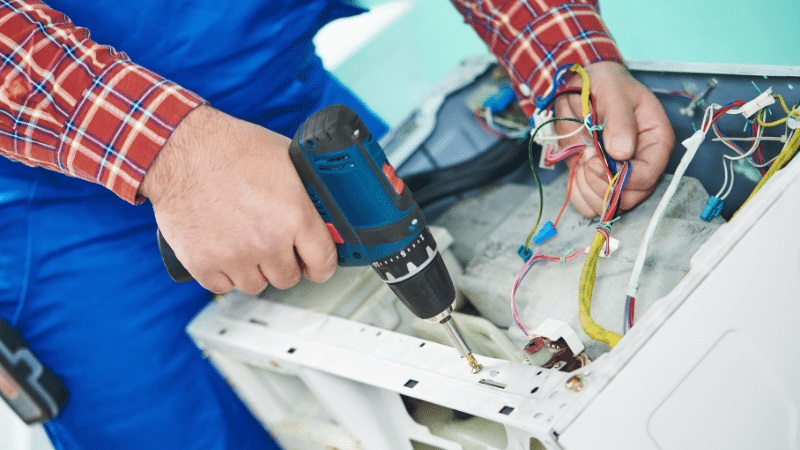 Adapazarı ECA ECA çamaşır makinesi kart tamiri – Su almama arızası orijinal parça ile giderildi. - Teknik servis örneği
